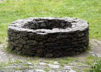 Ya Fada Rijiya Yayin Da Yake Kokarin Jefa Mai Masa Aiki Don Yin Tsafi Da Shi