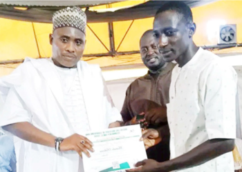 Hon. Ali Baba Ya Bayar Da Tallafin Karatu Ga Dalibai 300 A Zariya