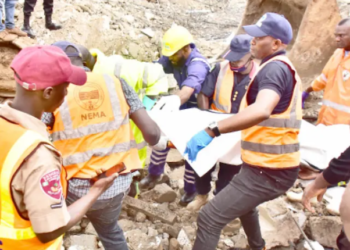 Mutane 2 Sun Mutu, An Ceto 5 Yayin Da Gini Ya Rufta A Abuja