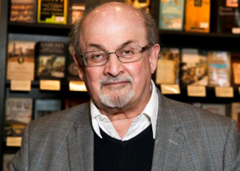 Salman Rushdie: Wanda Ya Yi Batanci Ga Annabi Na Cikin Mawuyacin Hali Bayan Kai Masa Hari