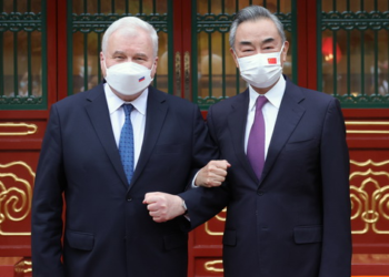 Wang Yi Ya Gana Da Jakadan Rasha A Sin Mai Barin Gado