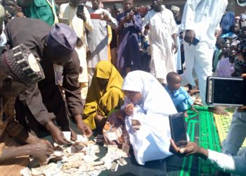‘Yar Shekara 13 Ta Haddace Tare Da Rubuta Alkur’ani A Katsina