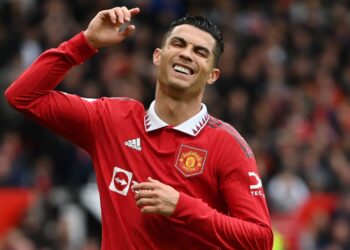 Ya Dace Man U Ta Soke Kwangilarta Da Ronaldo, Cewar Gary Neville