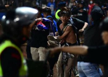 Turmutsutsu Ya Yi Sanadin Mutuwar Mutum 174 A Filin Ƙwallo A Indonesia