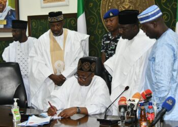 Gwaman Bauchi Ya Rattaba Hannu Kan Dokar Kafa Hukumar Yaki Da Rashawa Ta Jihar