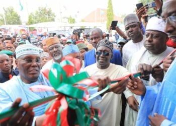 2023: Namadi Sambo Ya Gwangwaje Atiku Da Kyautar Ofishin Yakin Neman Zabe A Kaduna