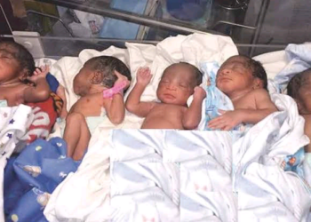 Yadda Wasu Mata 2 Suka Haifi Jarirai Shida-Shida A Yobe