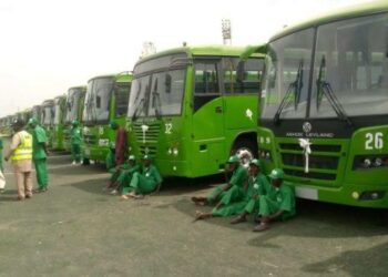 Ganduje Ya Kaddamar Da Manyan Motocin Sufuri 100 Da Kanana 50 A Kano