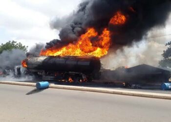 Mutum Biyu Sun Mutu, Motoci 12 Sun Kone Sakamakon Fashewar Tankar Mai A Ogun