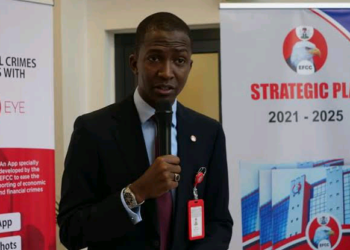 Duk Bayan Shekaru 8 Ya Kamata Ake Sauya Fasalin Naira – Shugaban EFCC