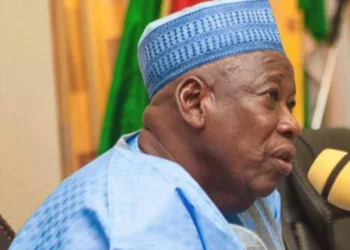 Ganduje Ya Karrama Dan Sandan Da Ya Ki Karbar Cin Hancin Dala $200,000 A Kano