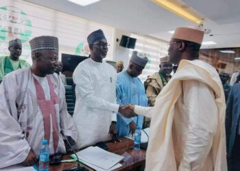 Ku Nisanci Shiga Siyasa, Gargaɗin INEC Ga Sabbin Kwamishinoninta