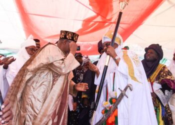 Gwamnan Bauchi Ya Mika Wa Sarkin Katagum Sandar Girma