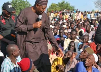 Zulum Ya Raba Abinci Da Atamfa Na Miliyan 255 Ga Talakawa 70,000