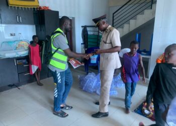 NIS Reshen Bayelsa Ta Raba Ruwan Sha Ga ‘Yan Gudun Hijira A Yenagoa