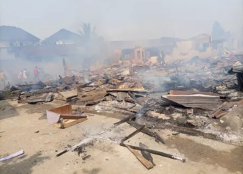 Gobara Ta Lalata Gidaje, Mutane Sun Bace A Ribas