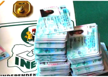 Yadda INEC Ta Bankado Wasu Mutane Da Daruruwan Katin Zabe 