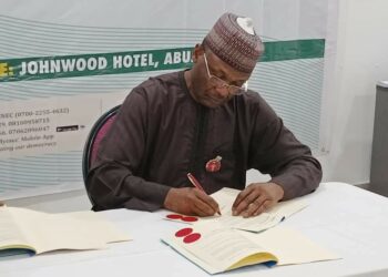 INEC Za Ta Dauki Hayar Motocin Sufuri 100,000 Da Jiragen Ruwa 4,200 Don Raba Kayan Zabe – Yakubu