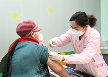 Tsoffi Da Dama Suna Karbar Rigakafin COVID-19 A Kasar Sin