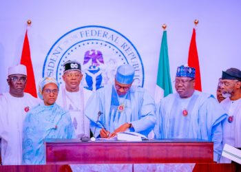 Da Dumi-Dumi: Buhari Ya Sanya Hannu Kan Kasafin Kudin 2023 Na 21.83tn 