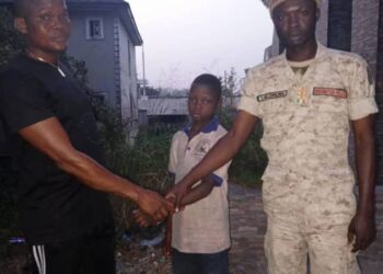 Jami’an NIS Na Jihar Bayelsa Sun Ceto Wani Yaro Dan Kasar Waje Da Ke Gararamba