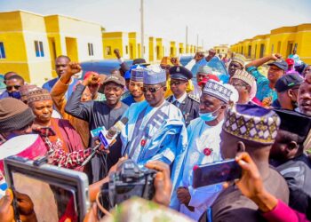 Gwamnatin Zamfara Ta Gwangwaje Kananan Ma’aikatan Jihar Da Sabbin Gidaje 460