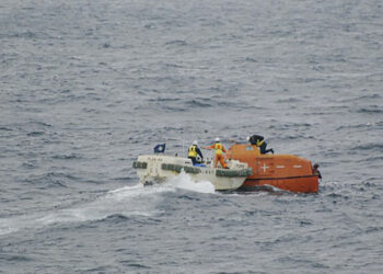 Mutum 2 Sun Mutu, 9 Sun Bace Bayan Jirgin Ruwa Ya Nutse Tsakanin Japan Da Koriya Ta Kudu 