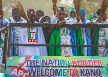 Tarihin Zaben 1993 Zai Maimaitu, Jama’ar Kano Za Su Yi Watsi Da Kwankwaso Su Dauki Tinubu – Ganduje