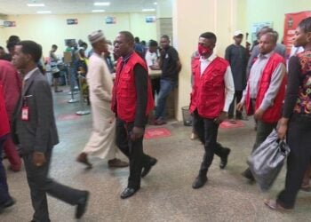 EFCC Ta Cafke Manajan Banki Kan Daukar Sabbin Kudi Da Bayar Da Su A Abuja