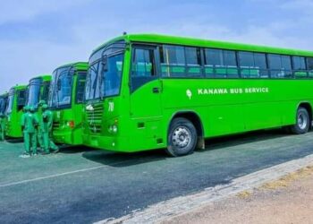 Ganduje Ya Amince Da Fara Daukar Fasinjoji Kyauta Ba Kudi A Motocin Gwamnatin Kano