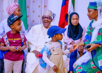 Buhari Da Iyalinsa Sun Isa Katsina Don Yin Zabe