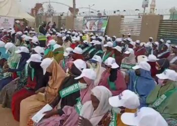 Dalibai 500 'Yan Asalin Kano Municipal Da Suka Ci Gajiyar Tallafin Jarabawar JAMB Daga Hon Da'awah