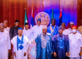 Gwamnonin APC Sun Gana Da Buhari Kan Bukatar Cire Wa’adin Karbar Tsofaffin Kudi