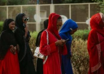 Kasar Sin Kwalliyar Doguwar Rigar Abaya