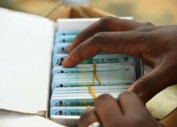 ‘Yansanda Sun Cafke Matar Da Take Sayen Katin Zaben Mutane