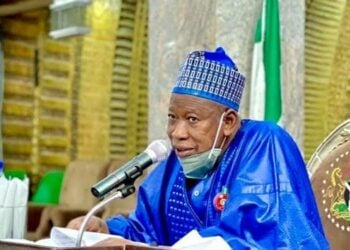 Ganduje Ya Yi Barazanar Daukar Mataki Kan Bankunan Da Suka Ki Karbar Tsaffin Kudi