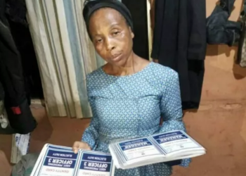 ‘Yansanda Sun Cafke ‘Yar Shekara 53 Da Kayan Zabe A Legas 