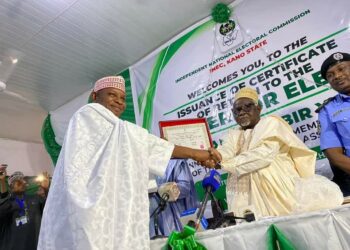 Abba Gida-Gida Ya Karbi Shaidar Lashe Zaben Gwamnan Kano