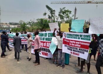 Zaben Shugaban Kasa: Gamayyar Kungiyoyi 18 Sun Yi Zanga-zangar Neman Shugaban INEC Ya Sauka Daga Mukaminsa