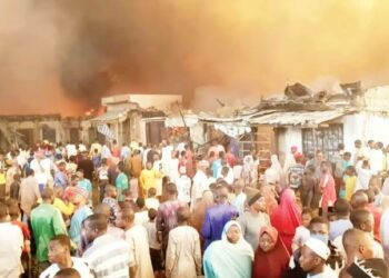 ‘Yansanda Sun Cafke Mutum 50 Kan Satar Kaya Lokacin Da Gobara Ke Cin Kasuwar Monday Market A Borno