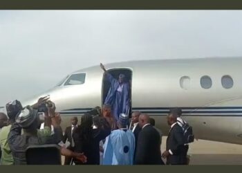 Tinubu Da Matarsa ​​Sun Dawo Abuja Daga Faransa