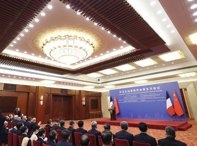 Sin 新华社照片,北京,2023年4月6日
中法企业家委员会第五次会议在京举行
4月6日,中法企业家委员会第五次会议在北京人民大会堂举行。
新华社记者 邢广利 摄