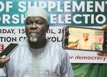 Da Dumi-Dumi: ‘Yansanda Sun Cafke Dakataccen Kwamishinan Zaben Adamawa, Ari 