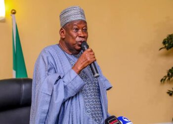 Babu Wanda Zai Iya Rushe Masarautun Kano, Martanin Ganduje Ga Kwankwaso