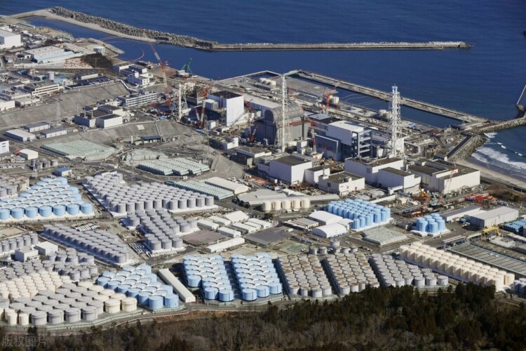 Photo taken from a Kyodo News helicopter on Feb. 13, 2021, shows tanks at the crippled Fukushima Daiichi nuclear power plant storing treated radioactive water from the plant. The Japanese government decided on April 13, 2021, to release the water into the sea despite the worries of local fishermen. (Kyodo)
==Kyodo
