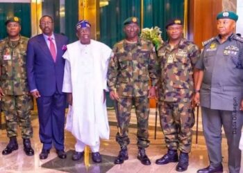 Da Dumi-Duminsa: Tinubu Ya Kori Hafsoshin Tsaron Nijeriya, Ya Nada Sabbi