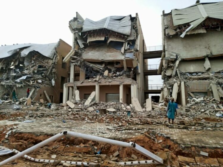 Gini mai hawa 3 dauke da Shaguna 90 da Abba Gida-Gida ya fara rusawa a Kano.