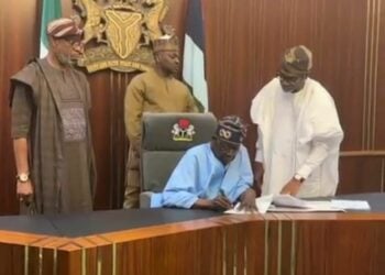 Tinubu Ya Rattaba Hannu Kan Kudirin Ba Da Rancen Kudi Ga Daliban Nijeriya