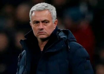 An Dakatar Da Mourinho Wasanni 4 Kan Fada Da Alkalin Wasa