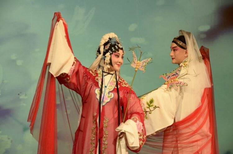 Wasan kwaikwayo na Kun mai suna Liangzhu